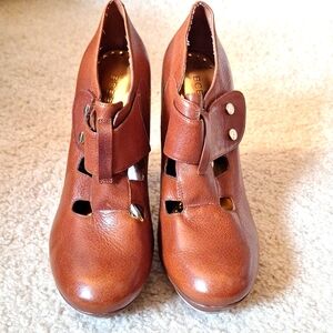 New!  BCBG leather booties size 9.5